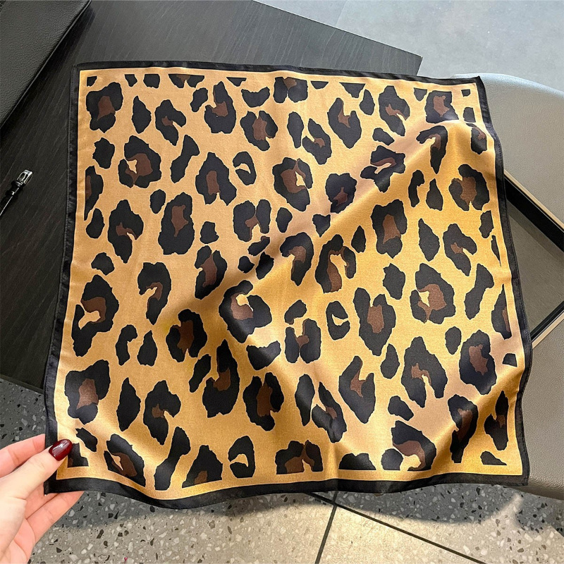 % 100% ipek kare eşarp leopar  - Face Scarf Mask incelemesi ve fiyatı